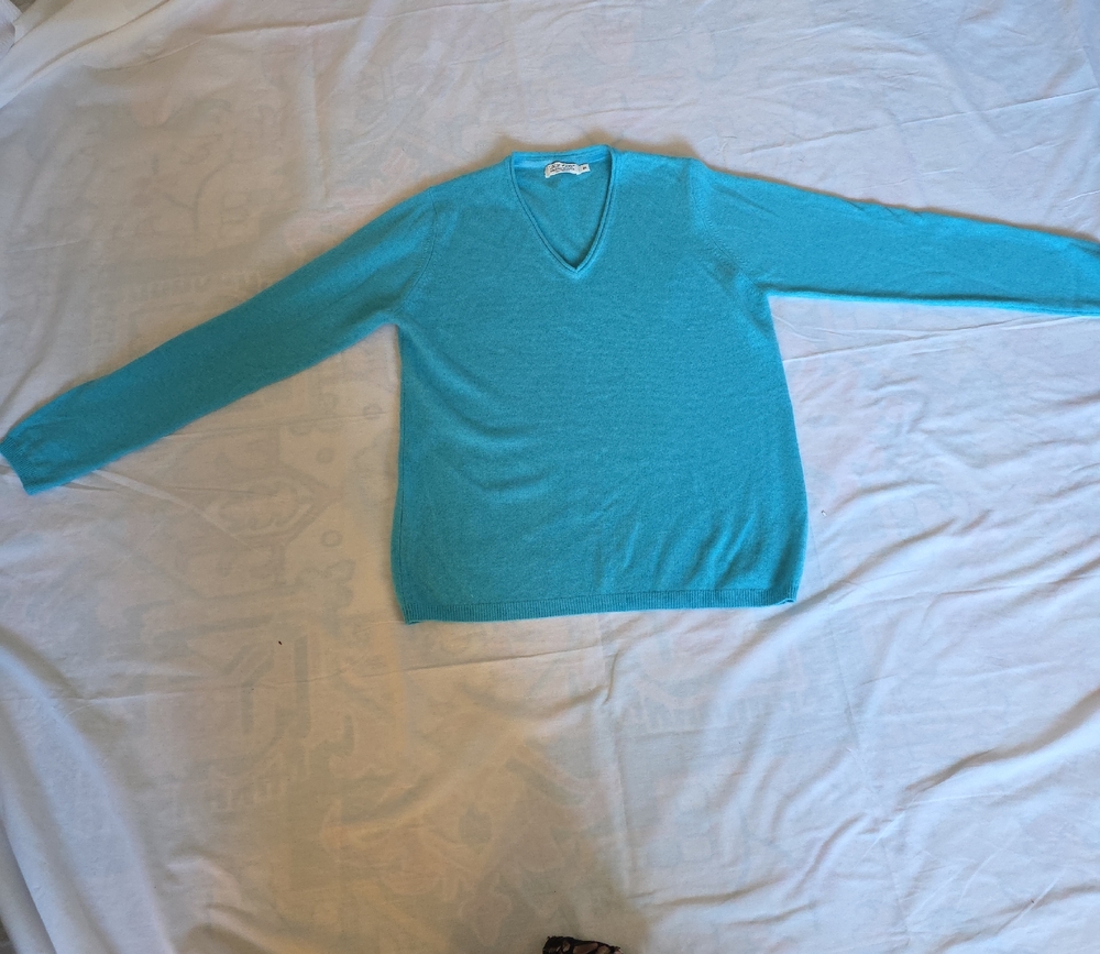 Elegant Women's V-Neck Sweater - Turquoise
